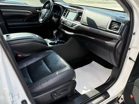 Used 2019 Toyota Highlander Limited AWD/4WD image 40