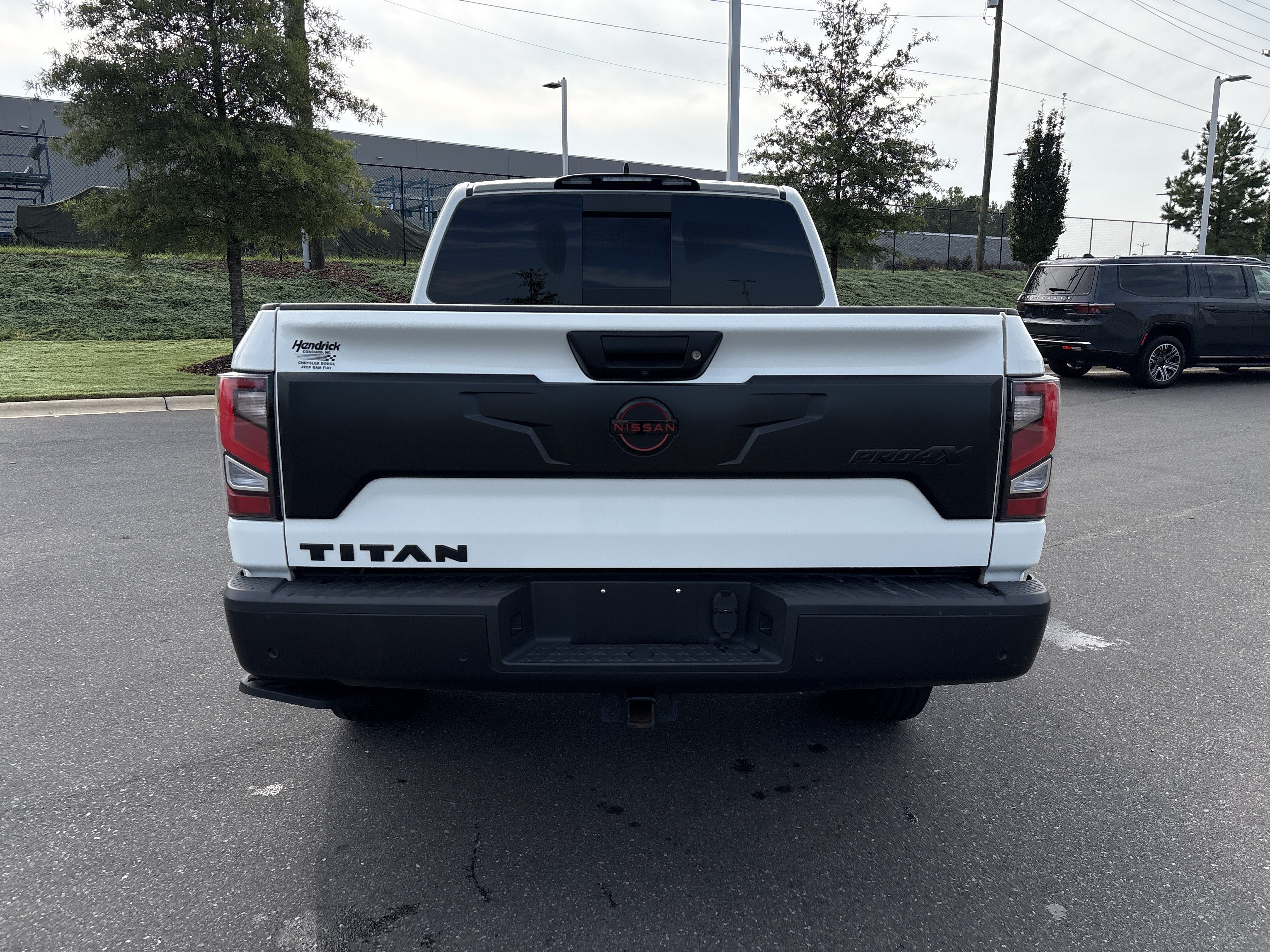 Used 2023 Nissan Titan PRO-4X w/ Pro-4x Convenience Package AWD/4WD image 8