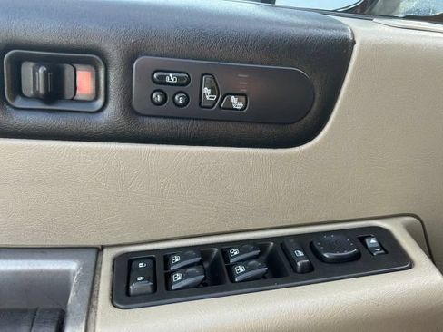 Used 2004 HUMMER H2 w/ Preferred Equipment Group AWD/4WD image 16