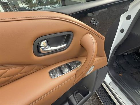 Used 2023 INFINITI QX80 Sensory w/ Cargo Package AWD/4WD image 8