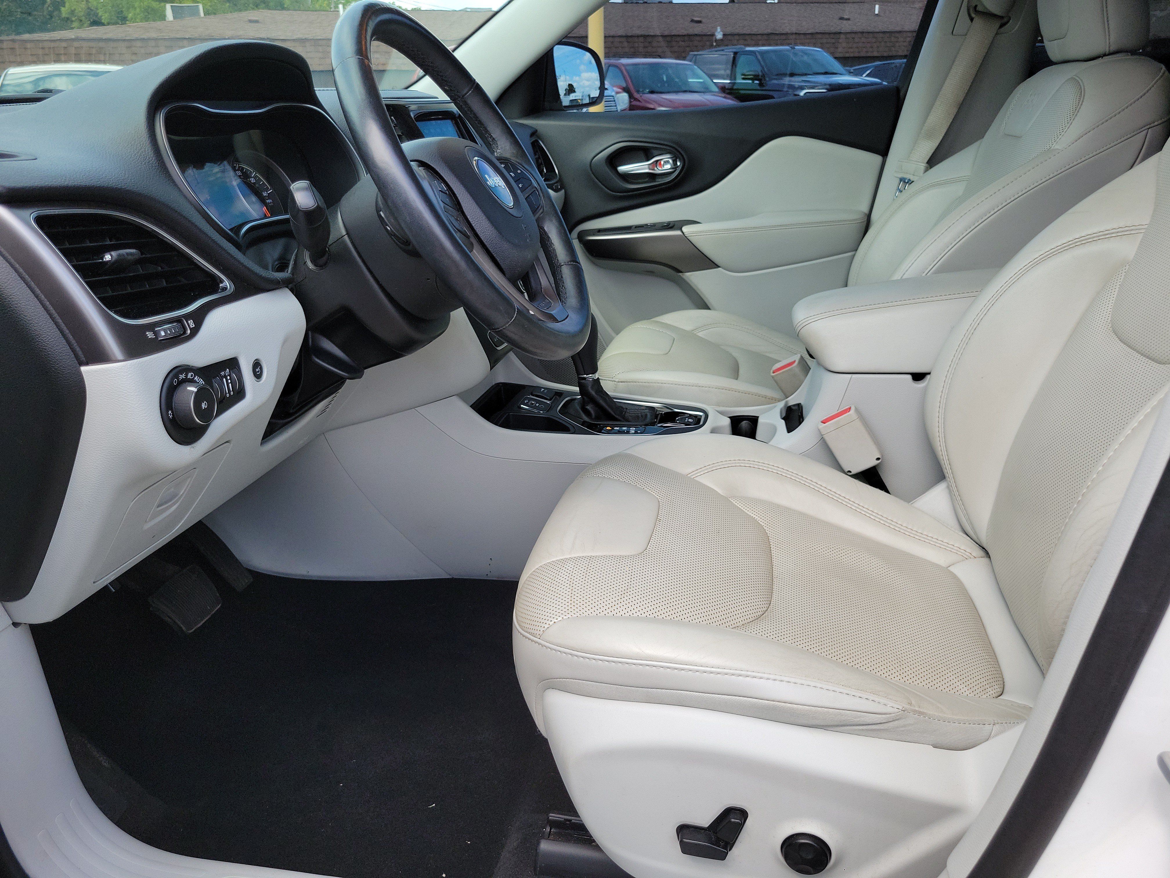 Used 2019 Jeep Cherokee Limited FWD image 7