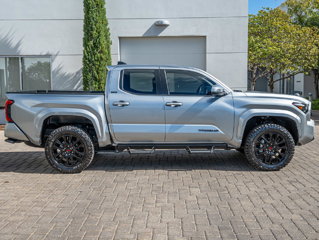 Used 2026 Toyota Tacoma SR5 AWD/4WD image 11