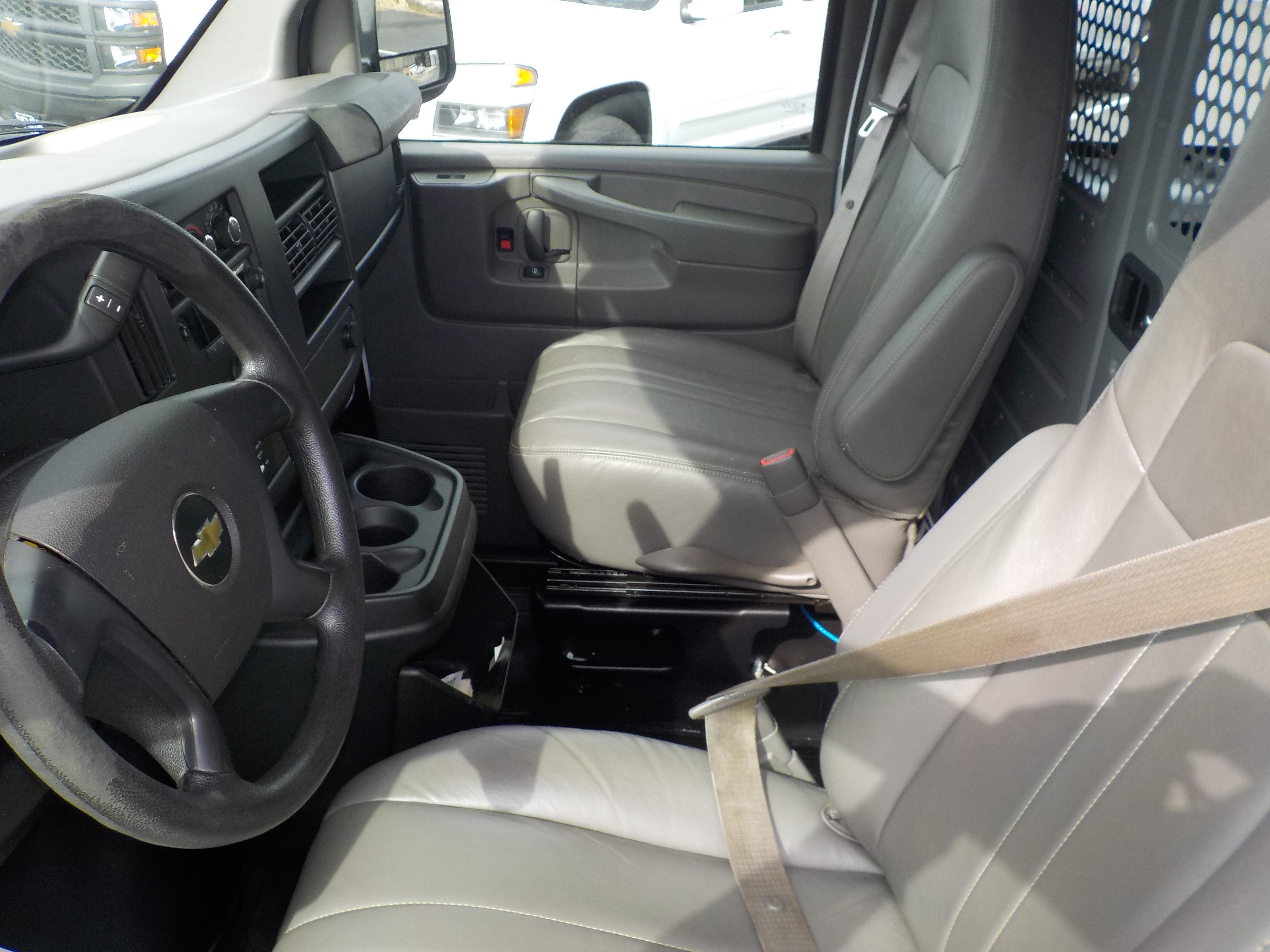 Used 2014 Chevrolet Express 2500 w/ Express Access Plus Package RWD image 23