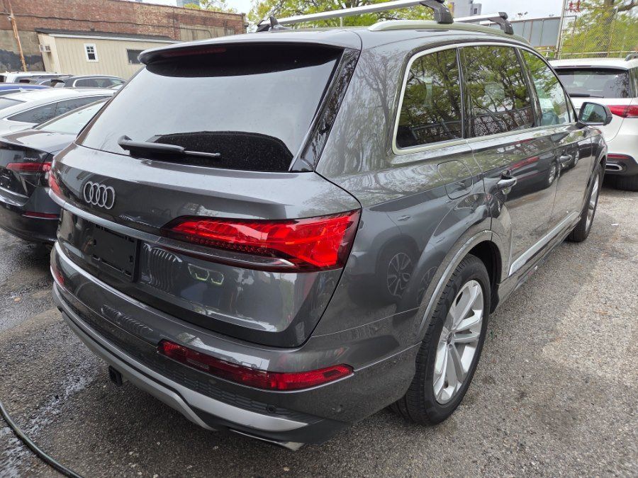 Used 2025 Audi Q7 3.0T Prestige w/ Prestige Package AWD/4WD image 4