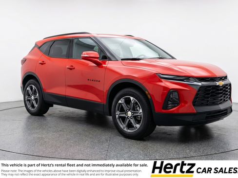 Used 2025 Chevrolet Blazer LT FWD image 1