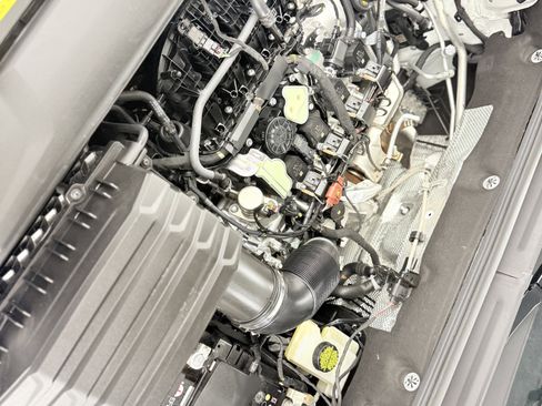 Used 2025 Volkswagen Atlas SE w/ Black Wheel Package image 29