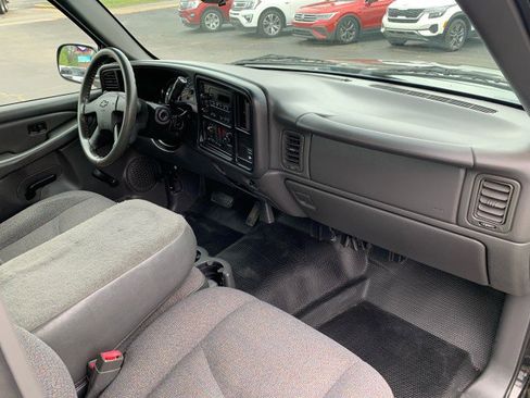 Used 2004 Chevrolet Silverado 1500 W/T image 12