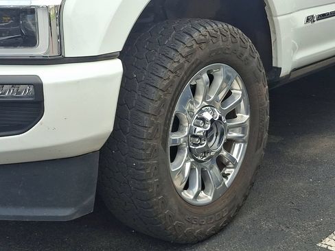 Used 2022 Ford F350 Limited w/ FX4 Off-Road Package AWD/4WD image 5