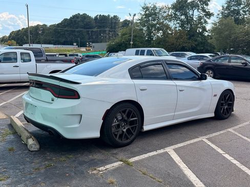 Used 2019 Dodge Charger Scat Pack w/ Technology Group RWD image 4