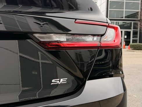 Used 2025 Toyota Camry SE image 13