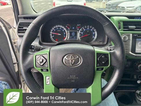 Used 2017 Toyota 4Runner SR5 Premium image 2