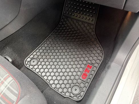 Used 2011 Volkswagen GTI 4-Door FWD image 20