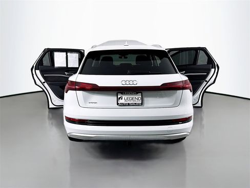 Used 2019 Audi e-tron Prestige w/ Prestige Package image 27