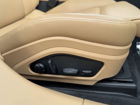 Used 2023 Porsche Panamera 4 Platinum Edition image 73