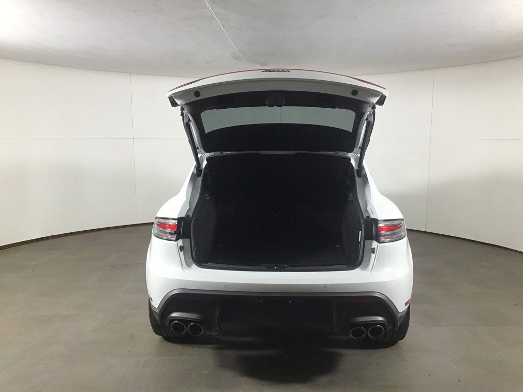 Certified 2026 Porsche Macan AWD/4WD image 18