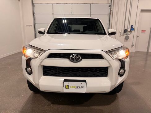 Used 2019 Toyota 4Runner SR5 Premium RWD image 2