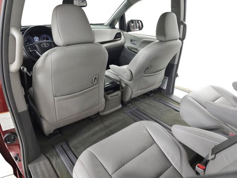 Used 2017 Toyota Sienna XLE w/ XLE Navigation Package FWD image 26