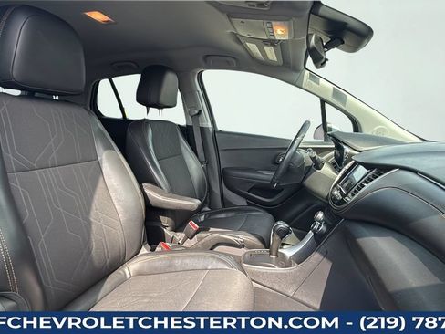 Used 2020 Chevrolet Trax LT w/ LT Convenience Package AWD/4WD image 43