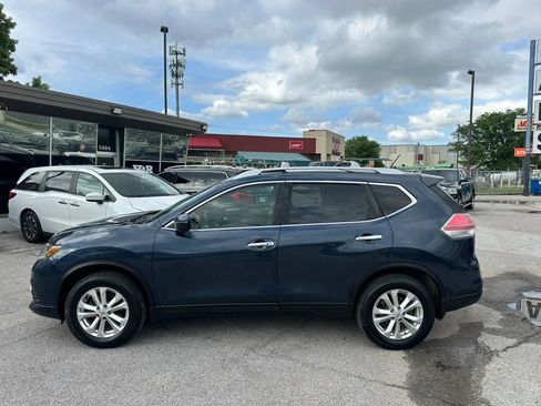 Used 2016 Nissan Rogue SV w/ SV Premium Package AWD/4WD image 2