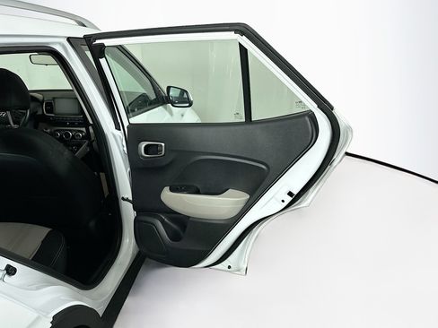 Used 2025 Hyundai Venue SEL FWD image 28
