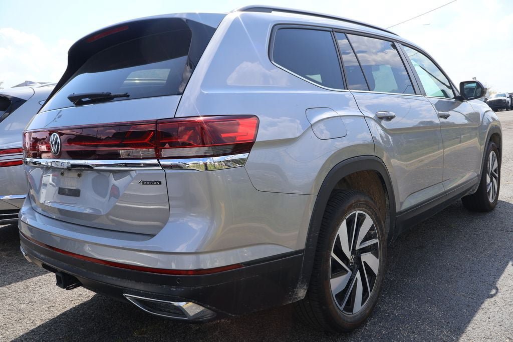 Used 2025 Volkswagen Atlas SE AWD/4WD image 3