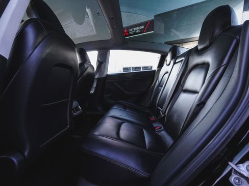 Used 2023 Tesla Model 3 Performance image 25