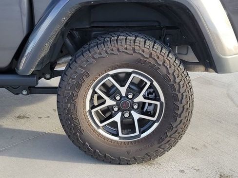 Used 2025 Jeep Gladiator Rubicon image 14