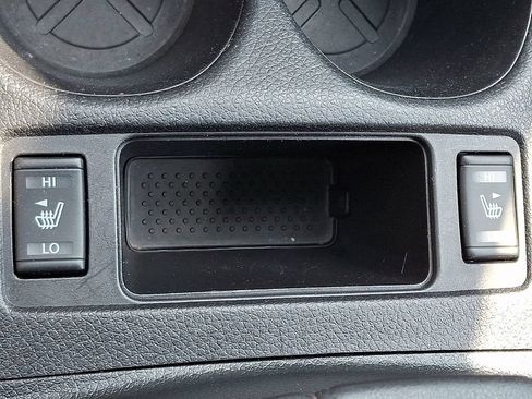 Used 2018 Nissan Rogue SV AWD/4WD image 24