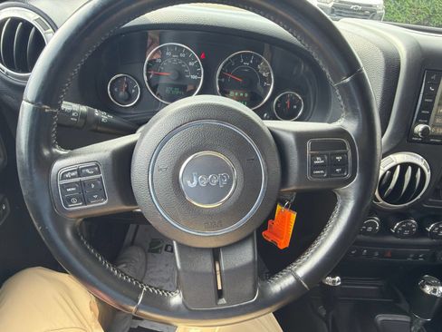 Used 2013 Jeep Wrangler Unlimited Sahara w/ Dual Top Group AWD/4WD image 13