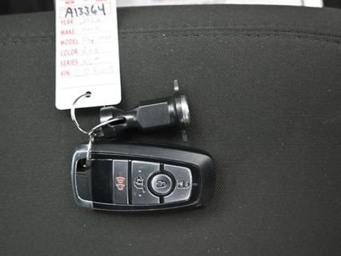 Used 2022 Ford Explorer XLT w/ Class IV Trailer Tow Package AWD/4WD image 12