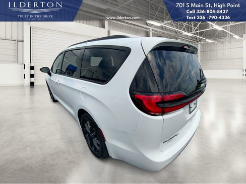 New 2026 Chrysler Pacifica Limited w/ S Appearance Package image 7