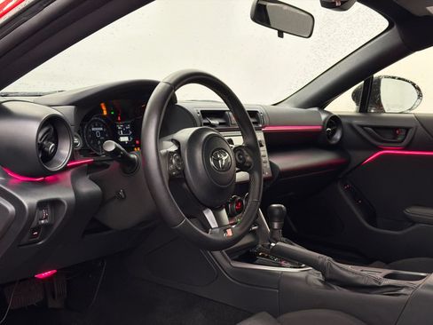 Used 2025 Toyota GR86 RWD image 16