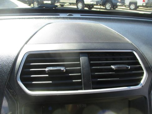 Used 2017 Ford Explorer XLT w/ Equipment Group 201A image 30