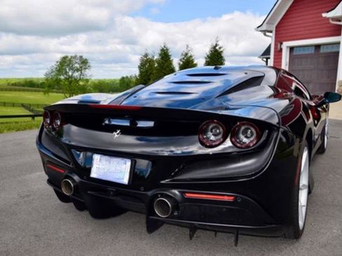 Used 2022 Ferrari F8 Tributo image 8