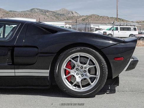 Used 2005 Ford GT RWD image 5
