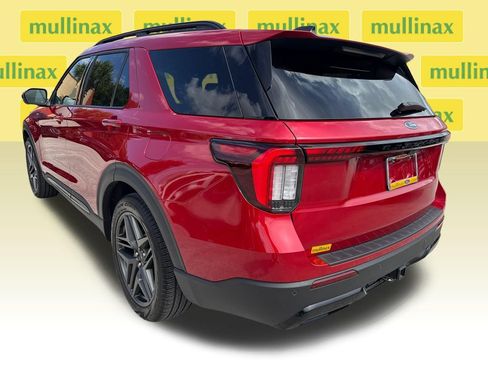 Certified 2025 Ford Explorer ST-Line w/ Premium Package RWD image 9
