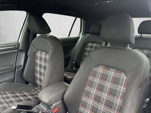 Used 2018 Volkswagen Golf 4-Door FWD image 16