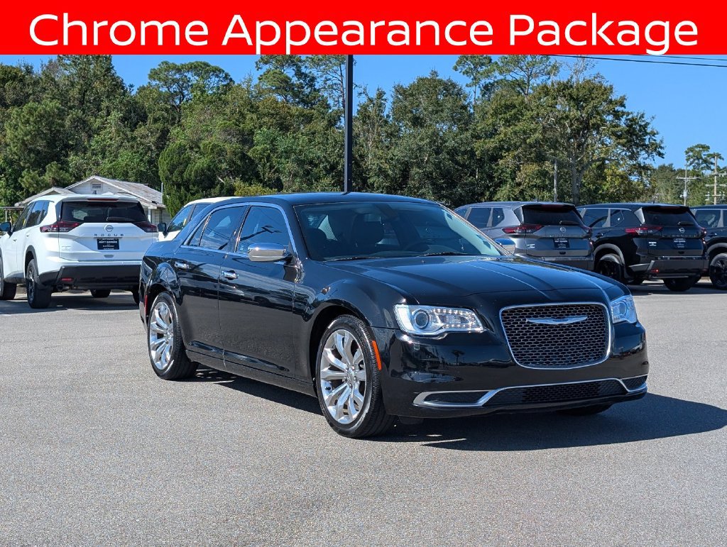 Used 2020 Chrysler 300 Touring w/ Chrome Appearance Package RWD image 9