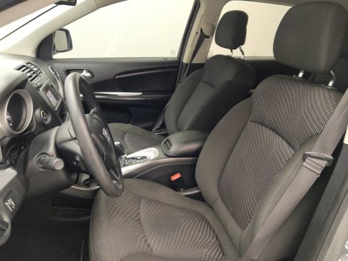 Used 2019 Dodge Journey SE FWD image 17