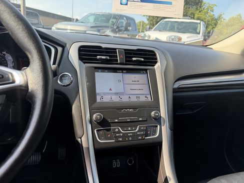 Used 2019 Ford Fusion SEL FWD image 16