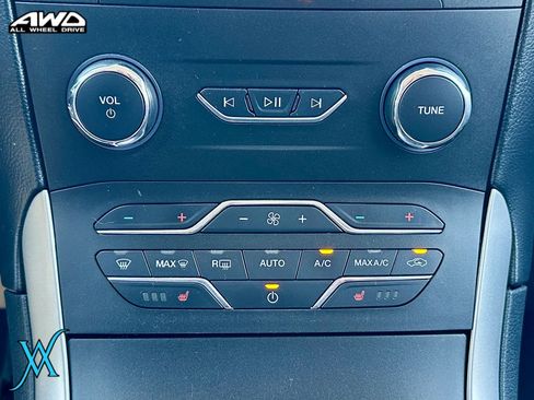 Used 2020 Ford Edge SEL w/ Cold Weather Package AWD/4WD image 32