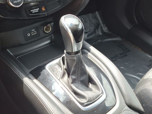 Used 2018 Nissan Rogue SL AWD/4WD image 26