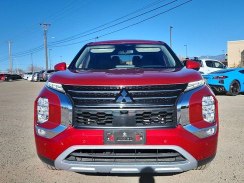 Used 2024 Mitsubishi Outlander SE image 2