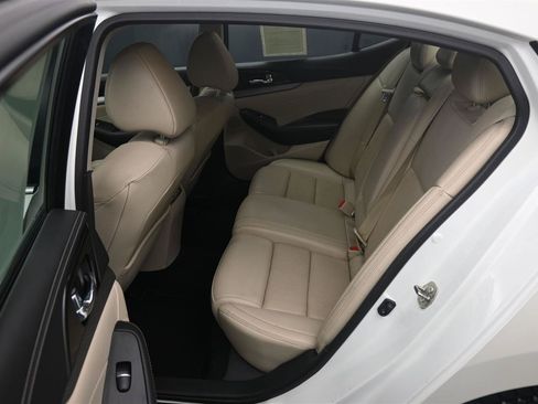 Used 2017 Nissan Maxima 3.5 SL FWD image 10