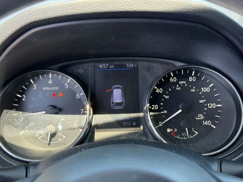 Used 2018 Nissan Rogue S FWD image 12