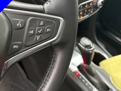 Used 2018 Chevrolet Equinox Premier FWD image 17