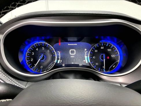 New 2026 Chrysler Pacifica Select image 15