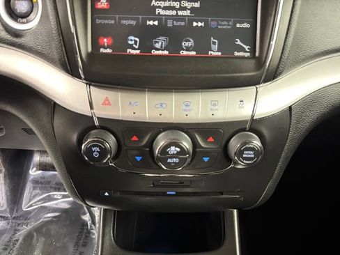 Used 2018 Dodge Journey GT w/ Driver Convenience Group FWD image 3