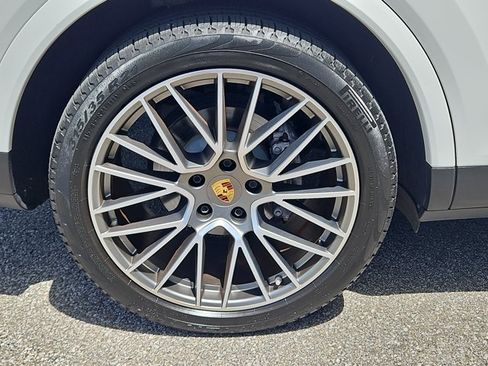 Used 2023 Porsche Cayenne Platinum Edition AWD/4WD image 13