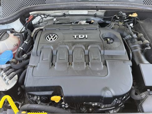 Used 2015 Volkswagen Beetle TDI FWD image 29